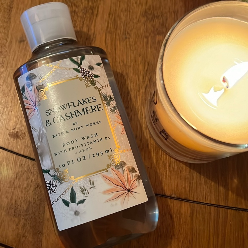 Snowflakes & Cashmere Bath & Body Works Shower Gel